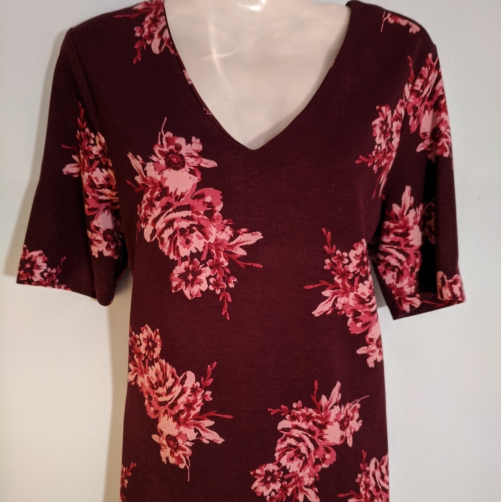 Women's NWOT wine/pink short sleeves floral blouse size small